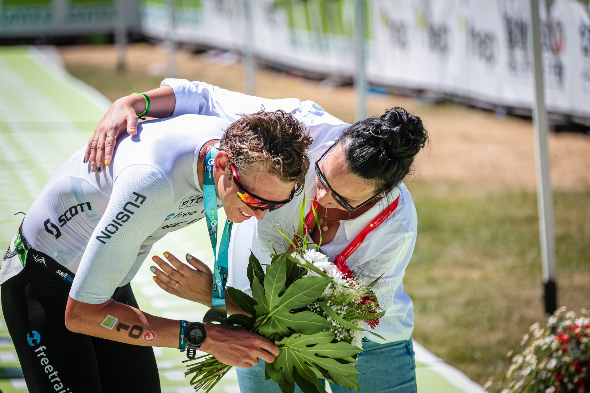 MAGNUS vinder verdens største triathlon-event, JESPER og SARA svenske mestre, DANIEL 70.3 Europamester og GUSTAV HEBY U19 Europamester